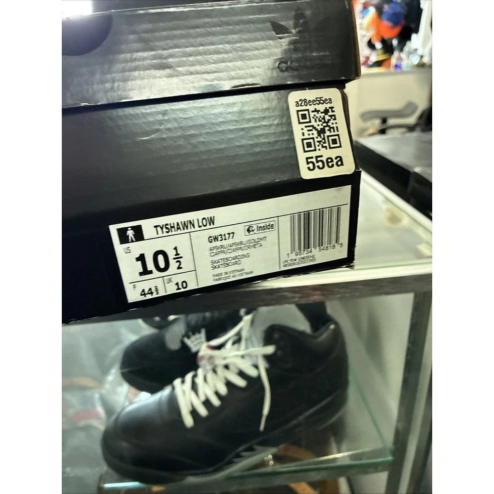 adidas tyshawn low